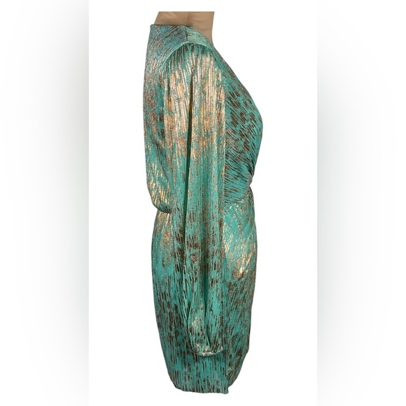 VICI CRISHELLE TWISTED FRONT METALLIC
PLISSE - MINT DRESS - Picture 5 of 11